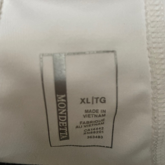 ⭐️2 for $25⭐️ 

Mondetta White, Marble and Yellow Zip up - Picture 12 of 15